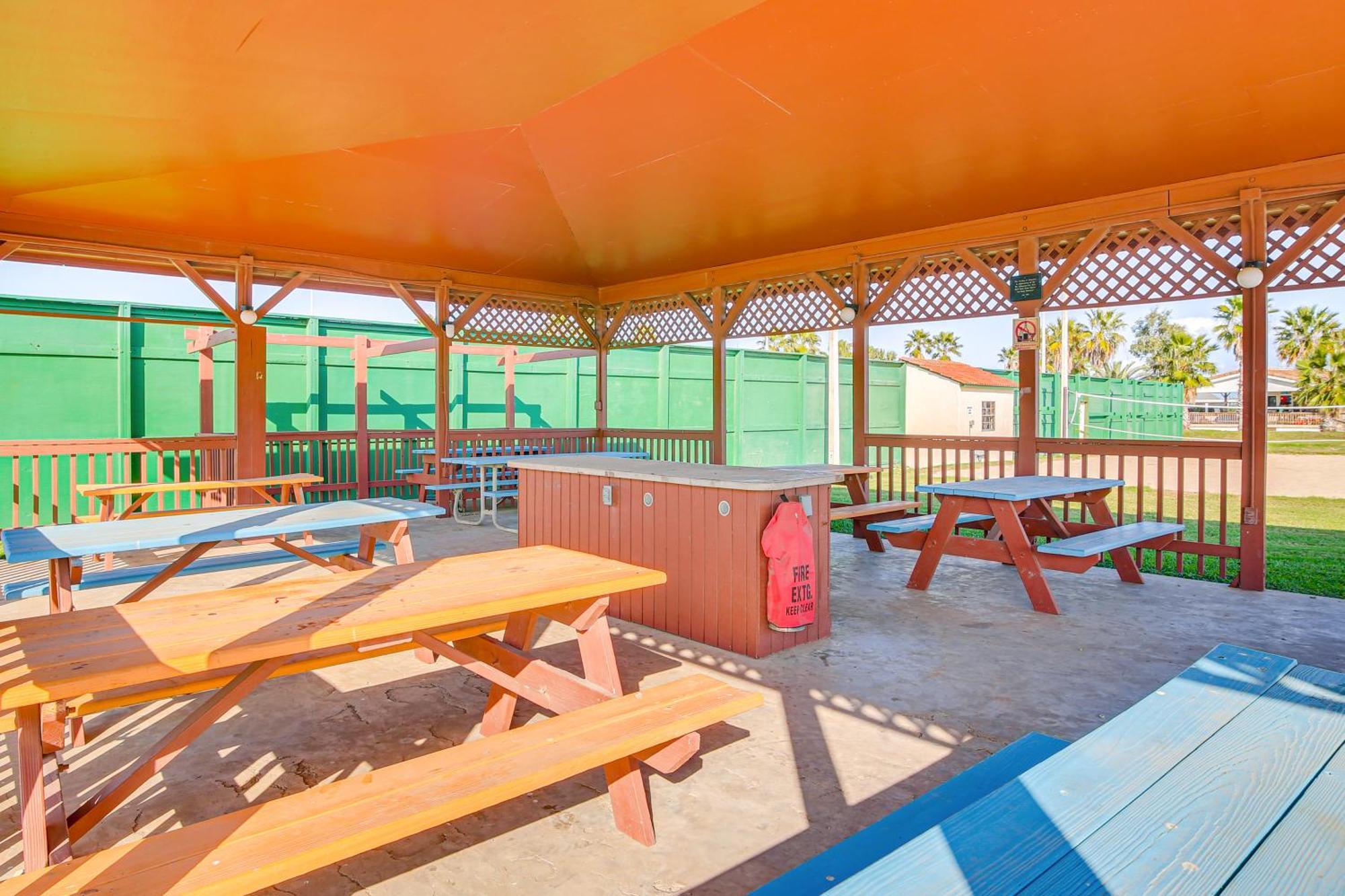 Cozy Waterfront Port Isabel Cottage With Deck! Экстерьер фото